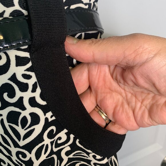 London Times Sleeveless Belted Paisley Black/White Dress with Pockets in Size 8 - Picture 4 of 8